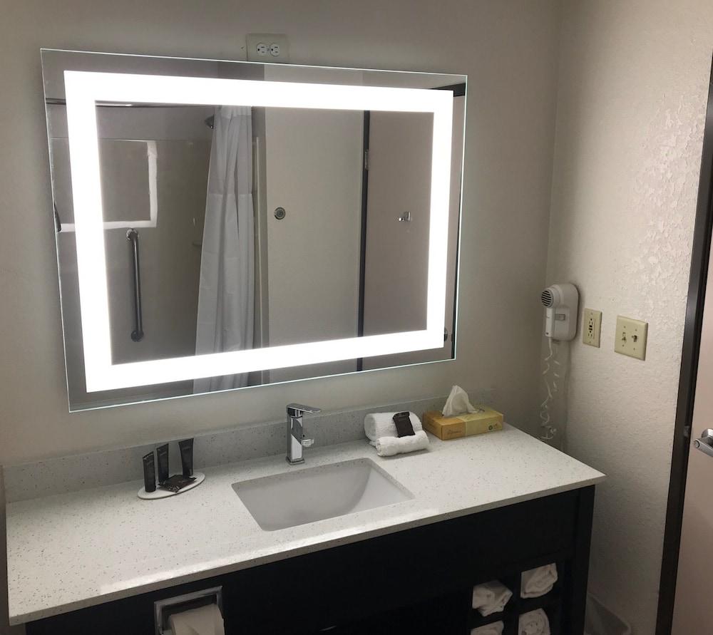 Comfort Inn & Suites Liverpool - Syracuse Εξωτερικό φωτογραφία